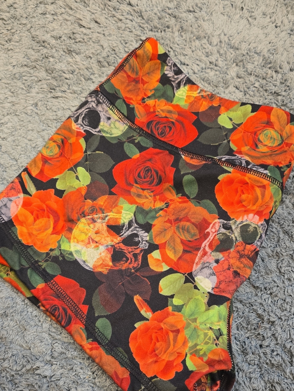 Fleo Skull And ROSES SHORTS SZ L - Picture 3 of 4